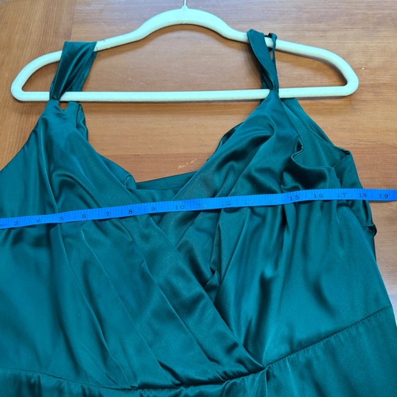 David’s Bridal: Juniper Green Satin Dress Size 18. - Picture 7 of 7
